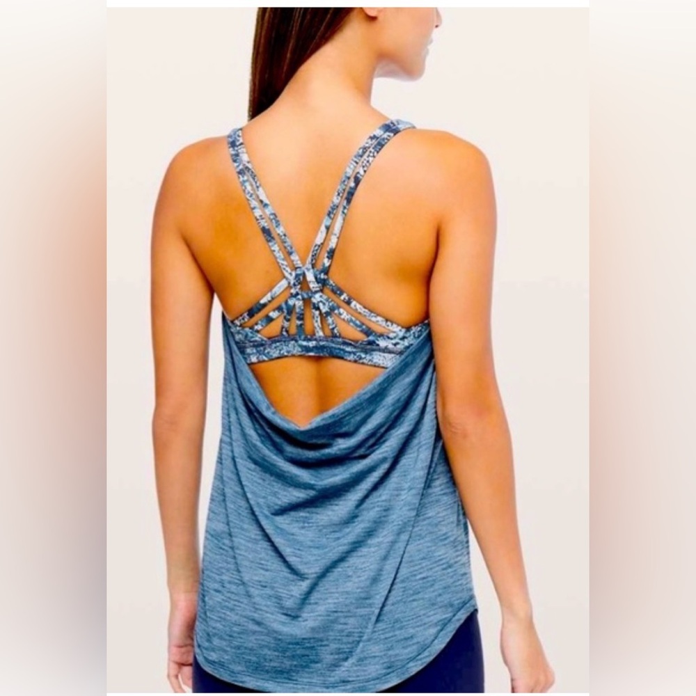 Lululemon moment to movement blue tank size 4‎
